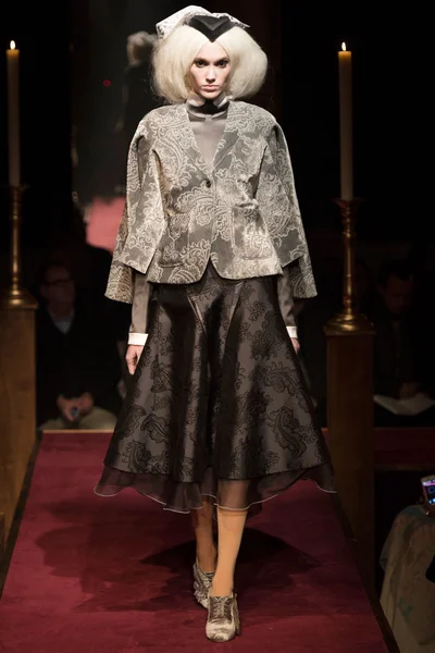 Look 8
